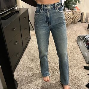 Abercrombie Ultra High Rise 90s Straight in